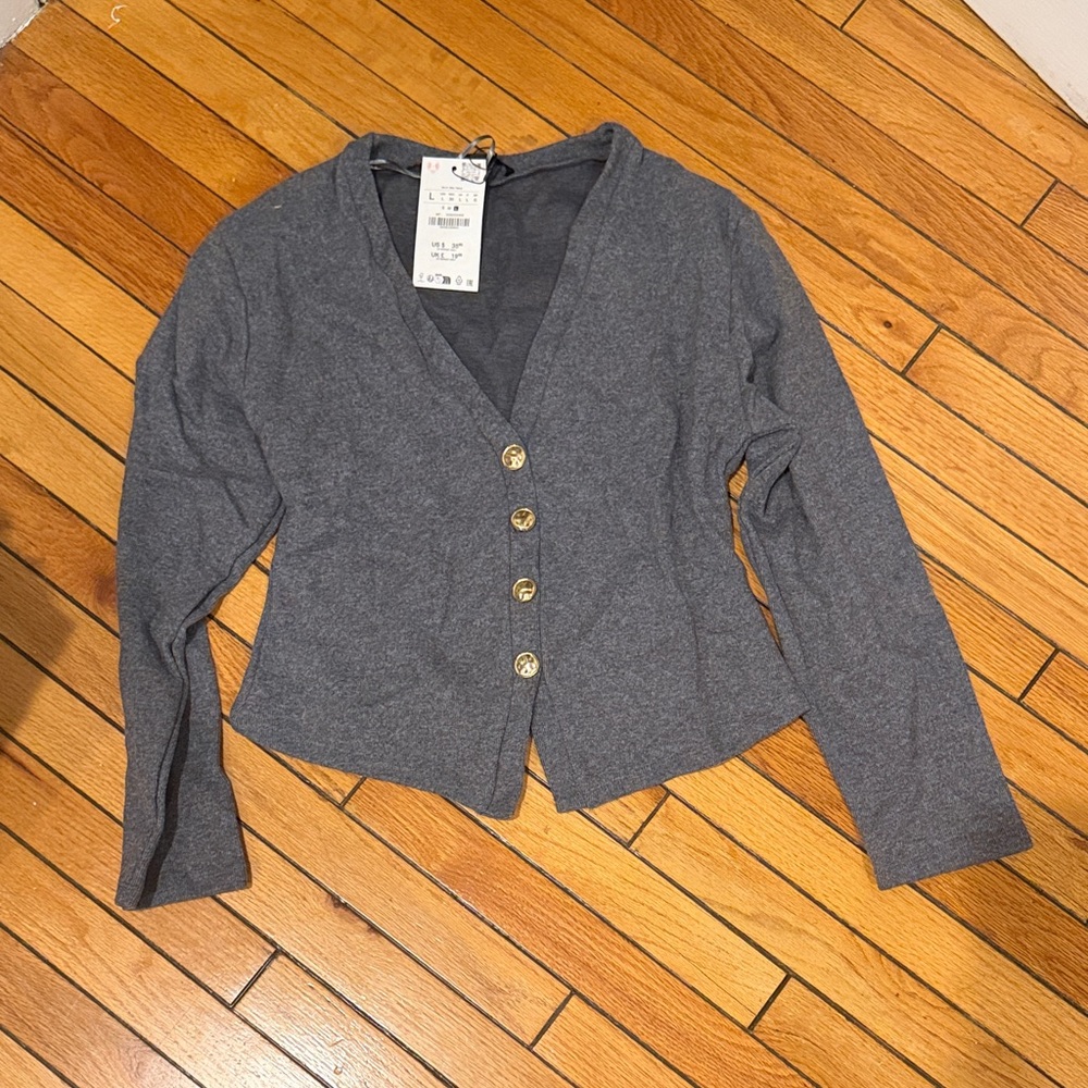 Zara Gray V-Neck Buttoned Long Sleeve Top
